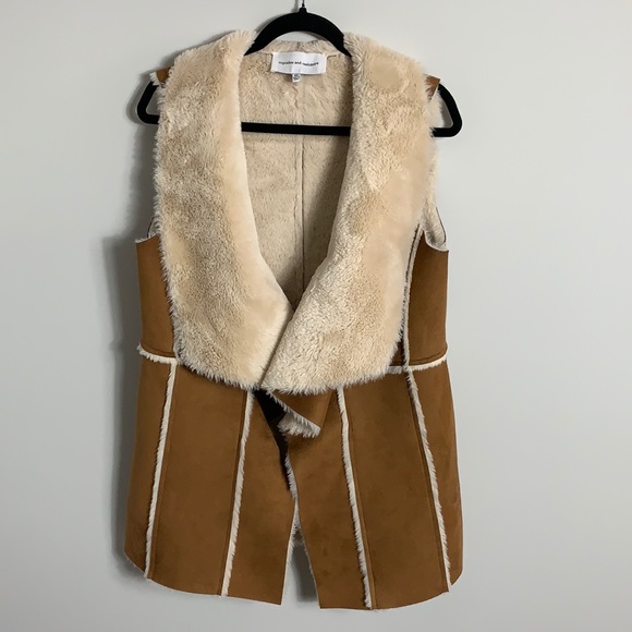 Cupcakes and Cashmere Tash Faux Suede Vest Butterscotch Size Medium - Picture 3 of 12
